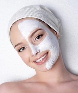 Körperpflege: Masken aus weißem Ton für das Gesicht