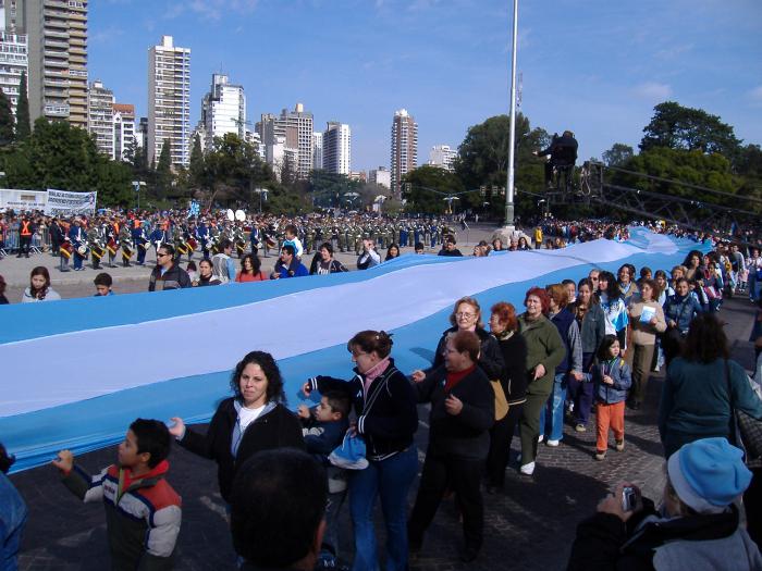Die Flagge von Argentinien, seine Herkunft und Symbolik. Staatswappen